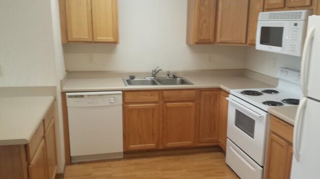 Building Photo - 27 Appleway Dr