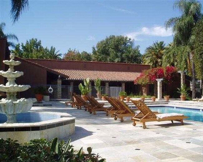 Foto del edificio - Santa Ana Junior 1 Bedroom 1 Bath Condo - Ground Floor - Gated - Pool/Spa