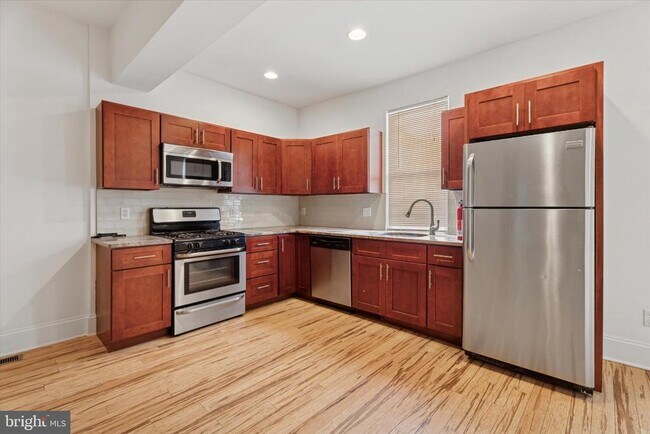 Foto del edificio - 448 Roxborough Ave