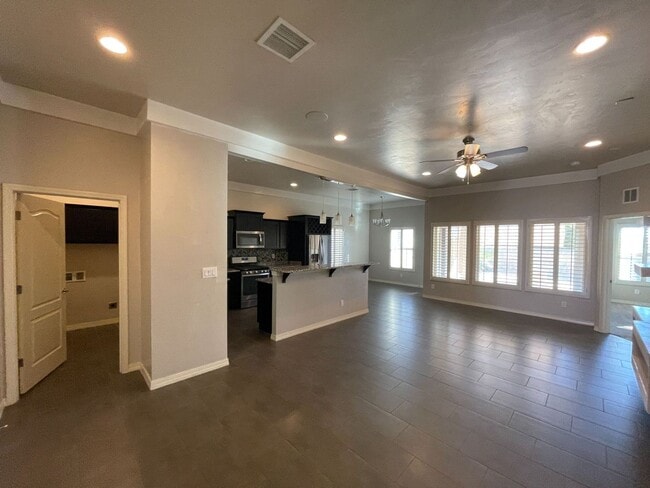 Building Photo - BEAUTIFUL EASTSIDE HOME Open House 09/02/2023 from 1:00pm to  1:30pm