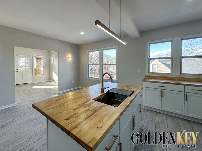 Building Photo - 3854   31st Street