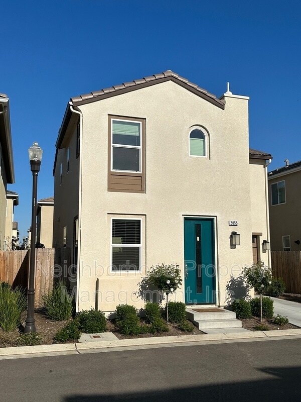 Building Photo - 2055 N Walker Ln