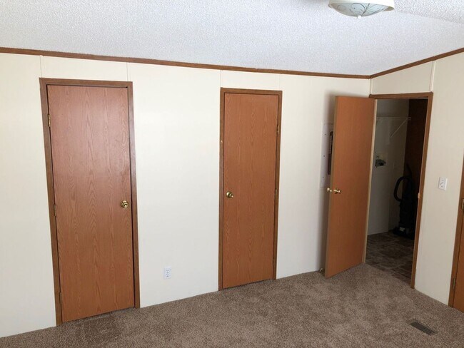 Foto del edificio - Large 16x80 Singlewide Mobile Home in Pine...