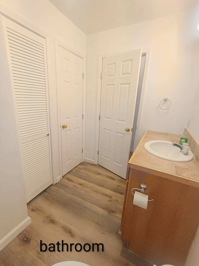 Building Photo - 1152 W Juniper Dr