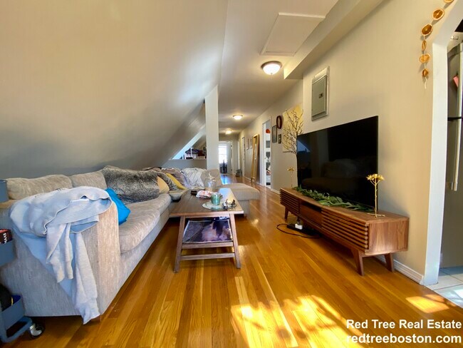 Photo - 3142 Washington St Apartment