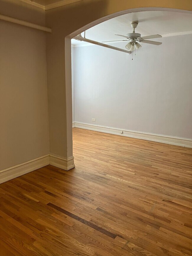Foto del edificio - 4828 W Addison St