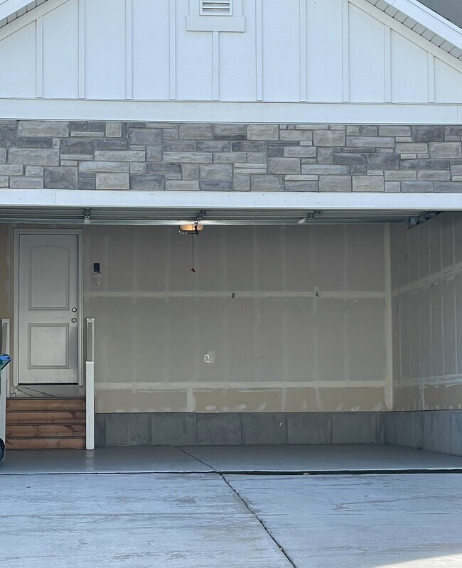 Building Photo - 3947 W 1750 N