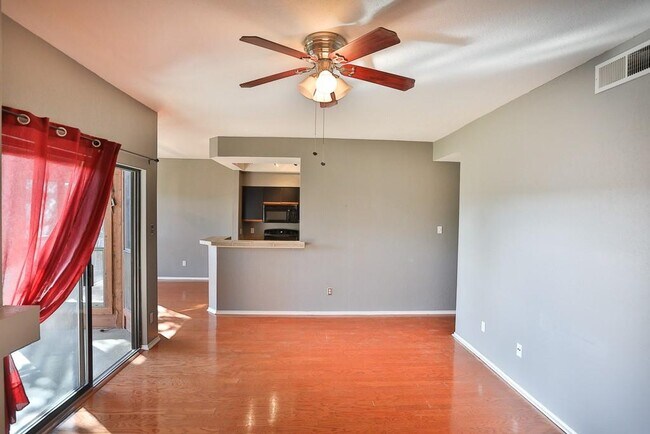 Building Photo - 4711 Spicewood Springs Rd