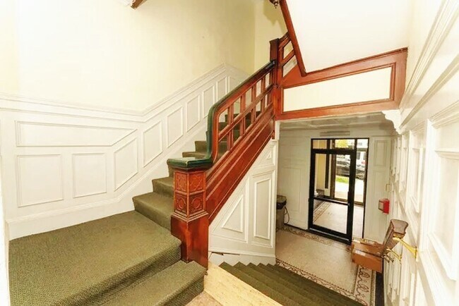 Foto del edificio - 466 Park Dr