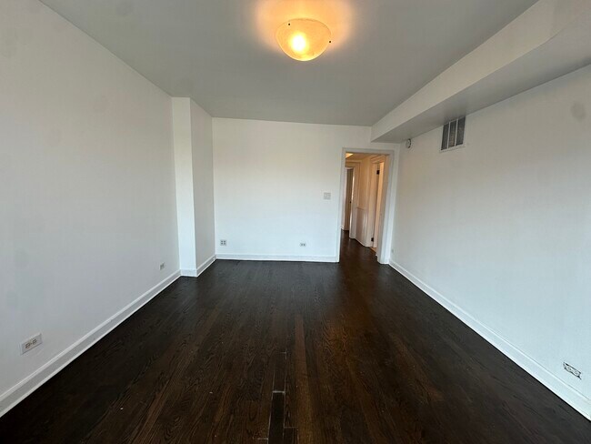 Foto del edificio - 607 N Noble St