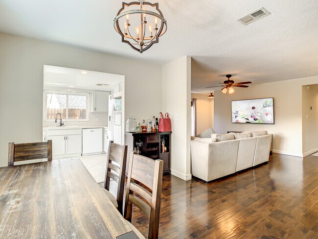 Building Photo - 1373 San Diego Ct