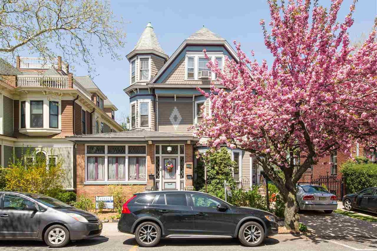 1719 Bonn Pl Unit 3, Weehawken, NJ 07086 Condo for Rent in Weehawken