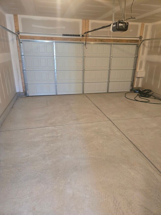 Foto del edificio - New Construction in Brightwood Farms! End unit!