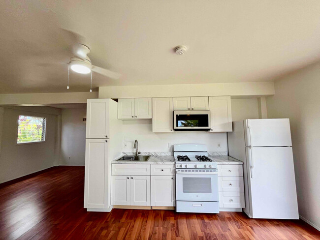 Building Photo - 2351 Liliuokalani St