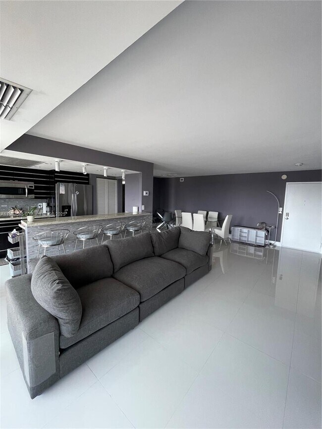 Foto del edificio - 2841 N Ocean Blvd