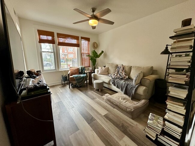 Living Room - 2926 N Hamlin Ave