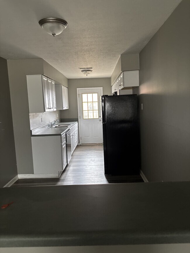 Foto del edificio - 1155 Edgewood Dr