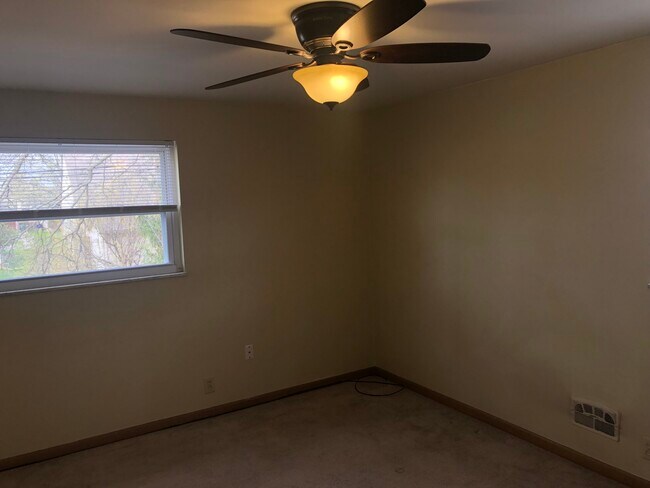 Foto del edificio - 575AB Eastmoor Blvd