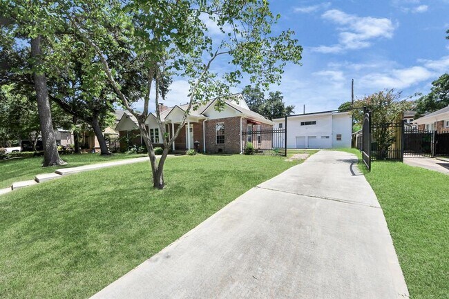 Foto del edificio - 6622 Park Ln