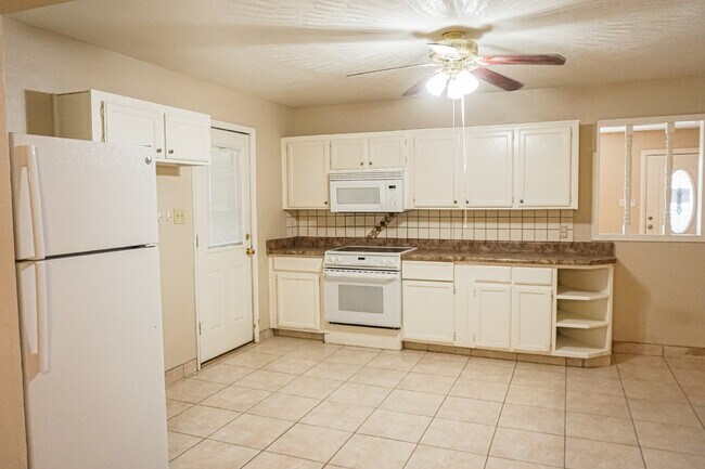 Building Photo - 6743 E Latham St