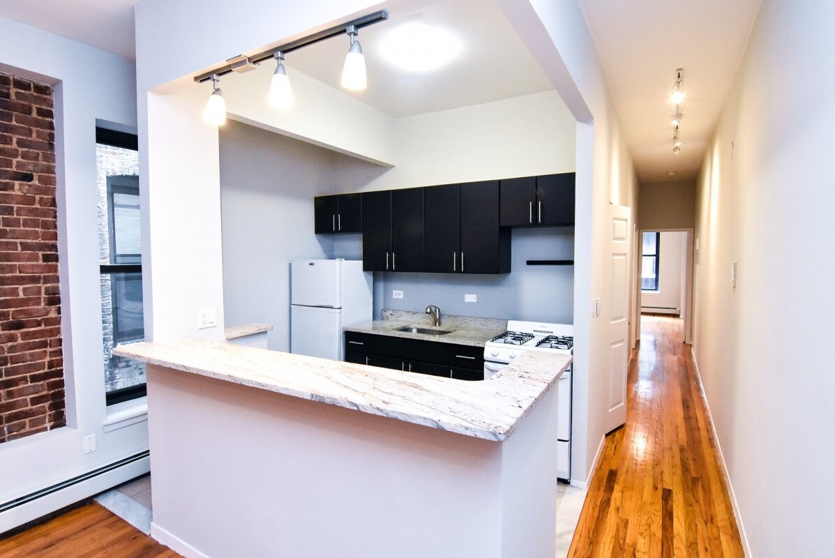 Building Photo - 56 West 105th Street
