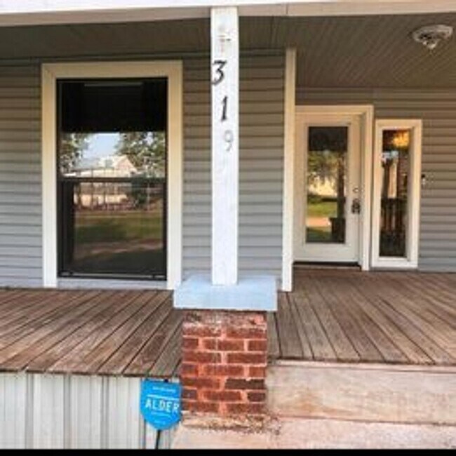 Building Photo - Hughes Springs 2 Bedroom Home