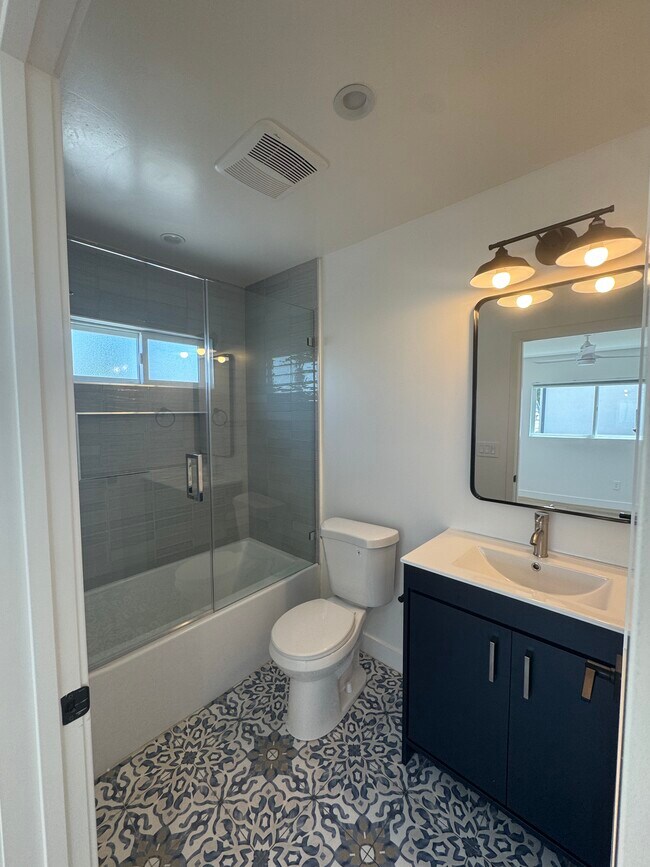 Building Photo - 5436 1/2 Kester Ave