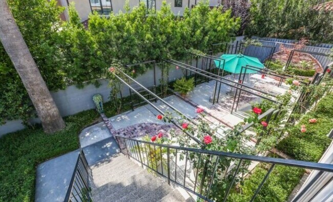 Foto del edificio - 634 W Sierra Madre Blvd