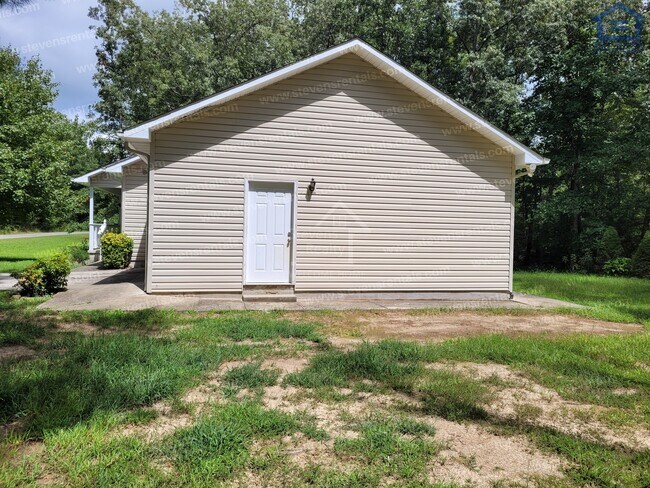 Building Photo - 2020 Menasha Dr