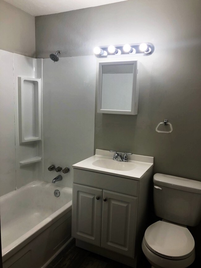 Building Photo - Beautiful Brick Ranch
