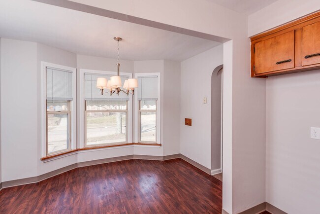 Building Photo - 3 Bedroom Cape Cod with 2 Car Garage