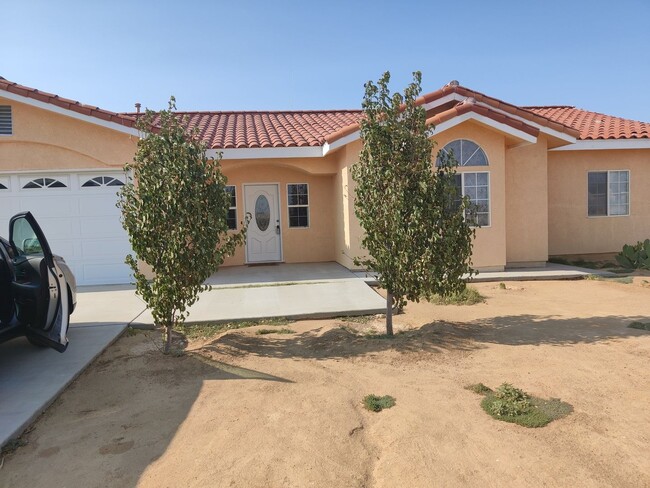 Building Photo - 8325 Great Cir Dr