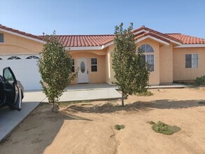 Building Photo - 8325 Great Cir Dr