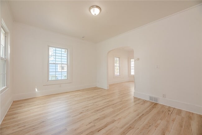Foto del edificio - 575 Woodbine Ave