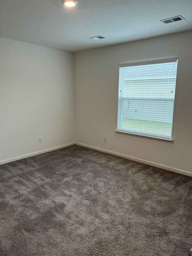 Building Photo - 121 College St