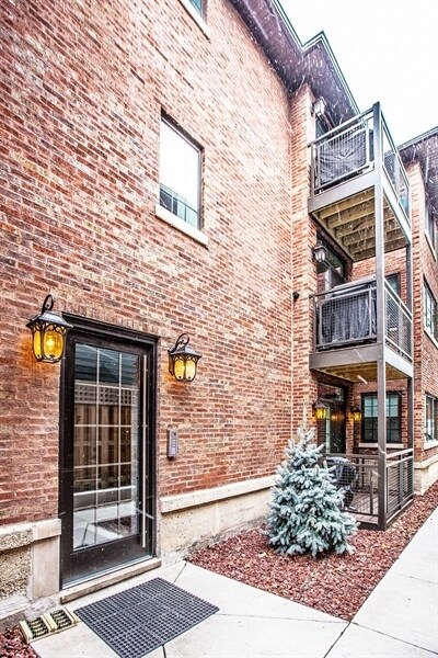 Foto del edificio - 2145 W Fletcher St