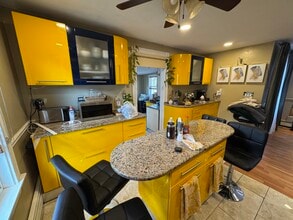 Building Photo - 18 Plimpton Ave