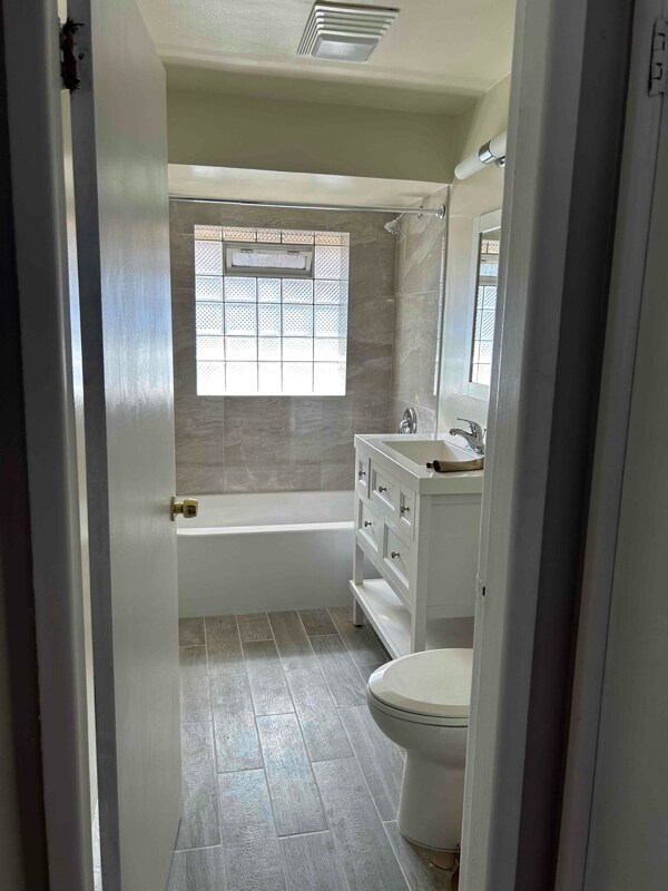 1039 David Dr Unit 2E, Bensenville, IL 60106 Room for Rent in