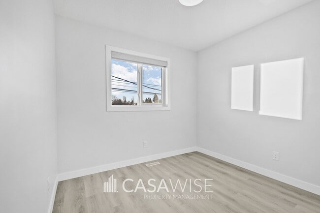 Photo du bâtiment - 10250-102157 157 St NW