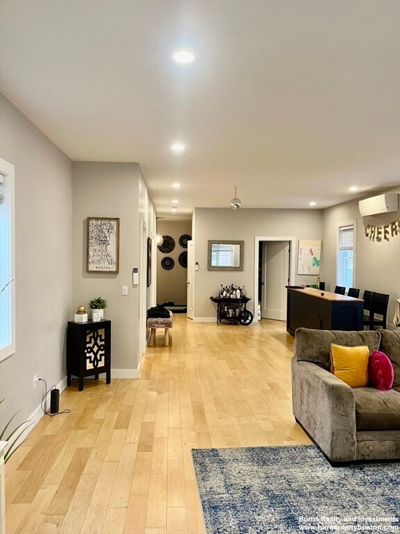 Foto del edificio - 599 E Broadway