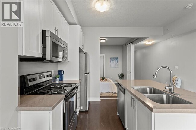 Building Photo - 35 Southshore Cres