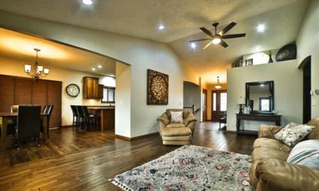 Foto del edificio - 105 S Country Club Ave