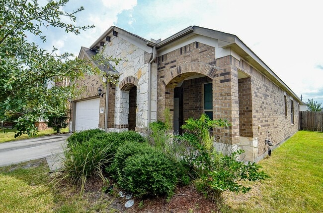 Building Photo - 16608 Spirit Lake Ct