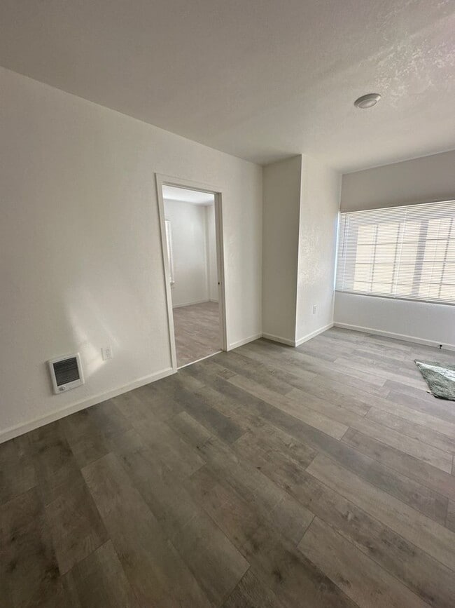 Building Photo - 317 Martin St