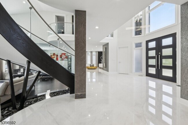 Foto del edificio - 63 Roberts Rd
