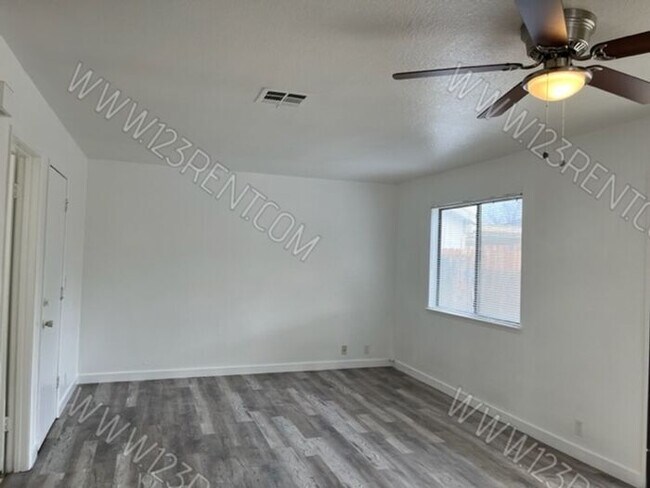 Building Photo - 3BD/2.5 BATH HOUSE JUST REHABBED EAST PALM...
