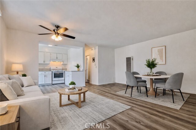 Foto del edificio - 815 N Rose Ave