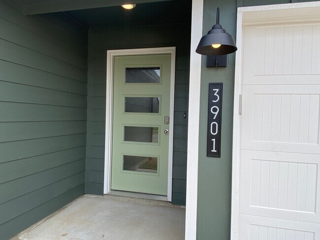 Building Photo - Welcome to your dream rental!!