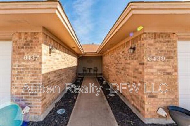 Foto del edificio - 6437 Brookhaven Trail