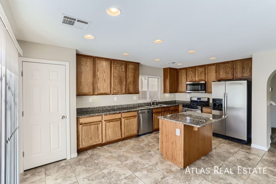 Foto principal - 7923 Carmel Heights Ave